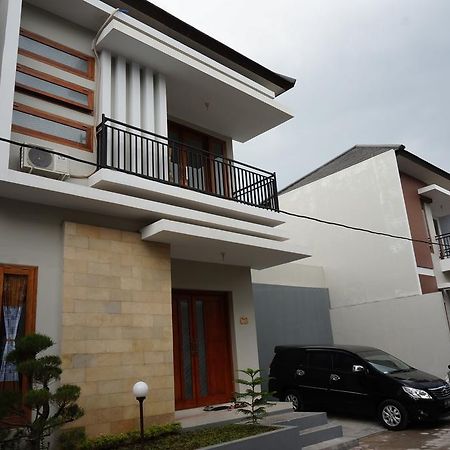 Cemara Homestay Jogja Γιογκιακάρτα Εξωτερικό φωτογραφία